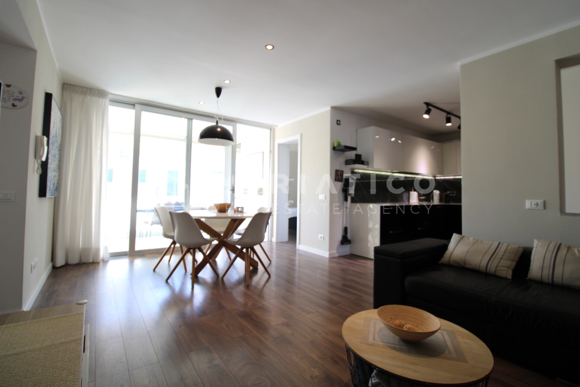 Stan u Novigrad, 75.51m², 2 sobe