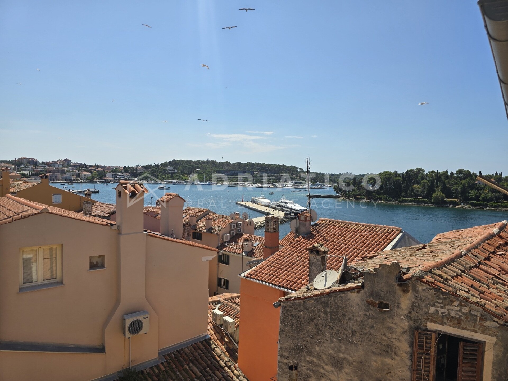 Rovinj, Istra - stan u centru s predivnim pogledom na more — slika 1