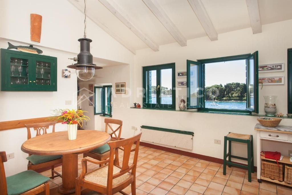 Rovinj, charming apartment, 1st row to the sea