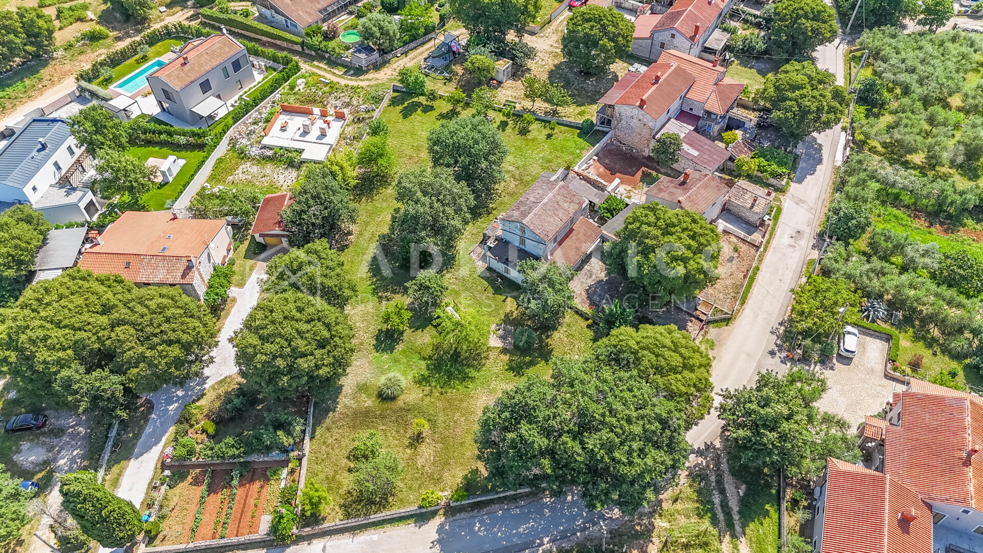 Vrsar, Marasi – Istrian Stone Estate on 2,601 m² Building Land