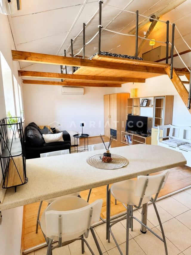 Novigrad, Istria – appartamento funzionale di 28 m² con galleria — immagine 1