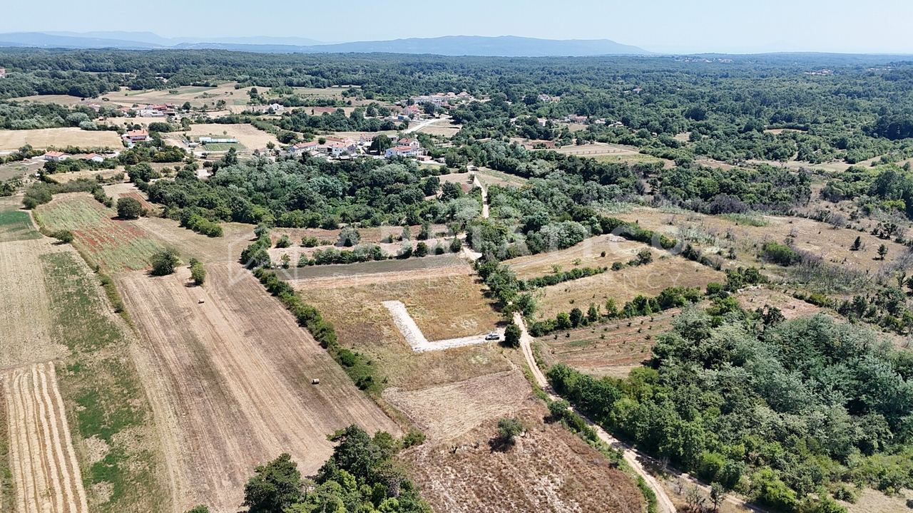 Zemljište u Žminju, 545m²