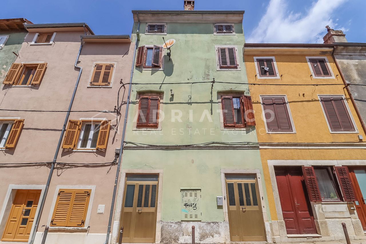 Vodnjan Center, Istria – House with Commercial Space, 243 sqm — image 1