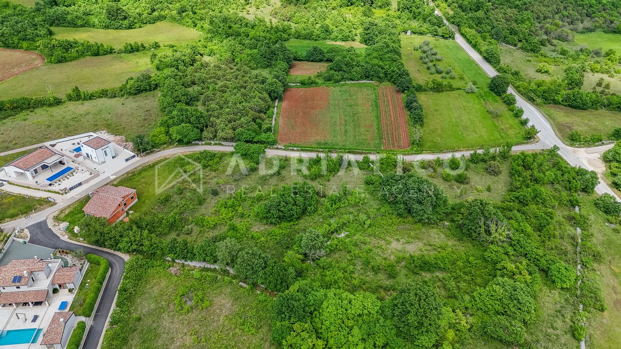 Vodnjan Area, Istria – Building Plot in a Small Istrian Village — image 1
